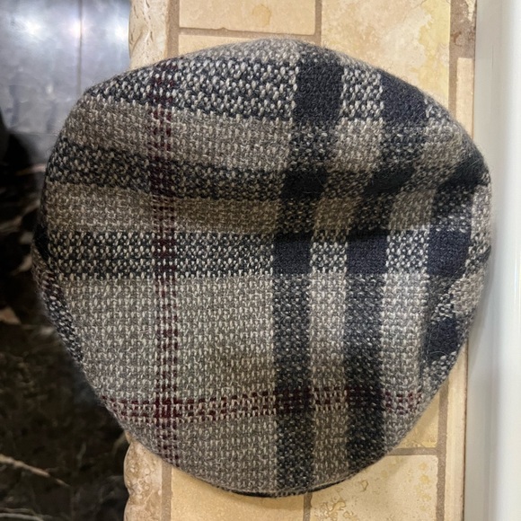 Burberry 100% wool check cap - Picture 5 of 5